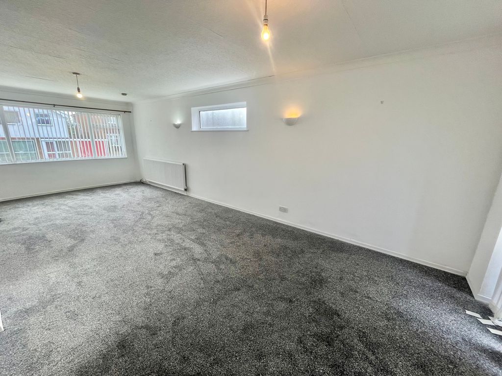 Property photo 2 of 13 Image