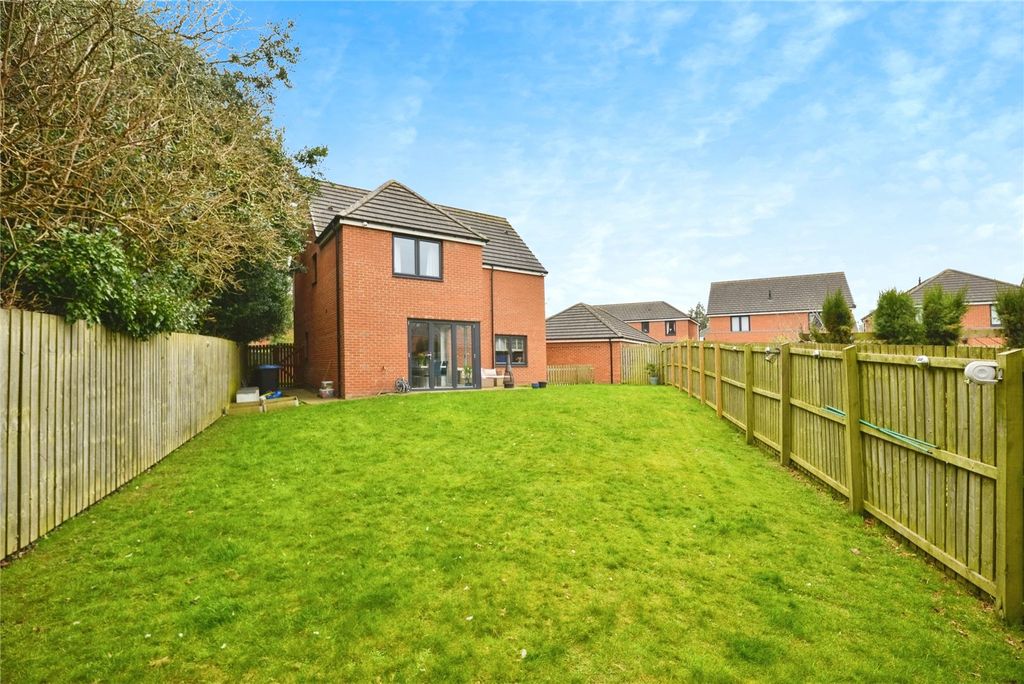 Property photo 2 of 33 Picture No. 20