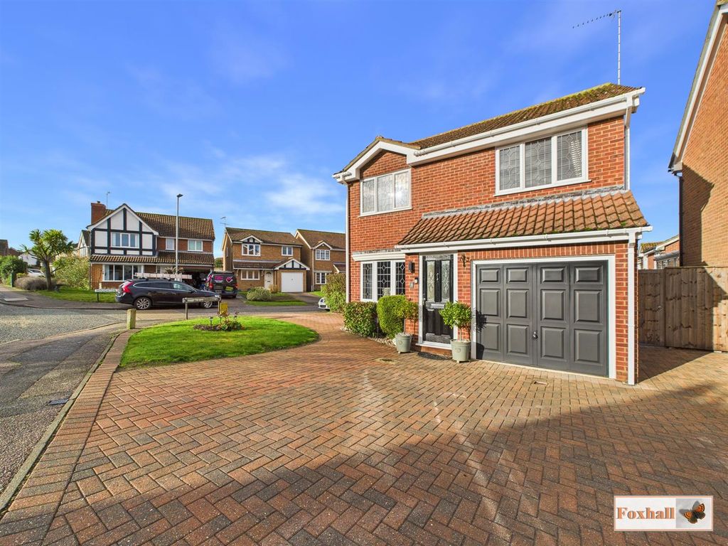 Property photo 1 of 23 Front Garden