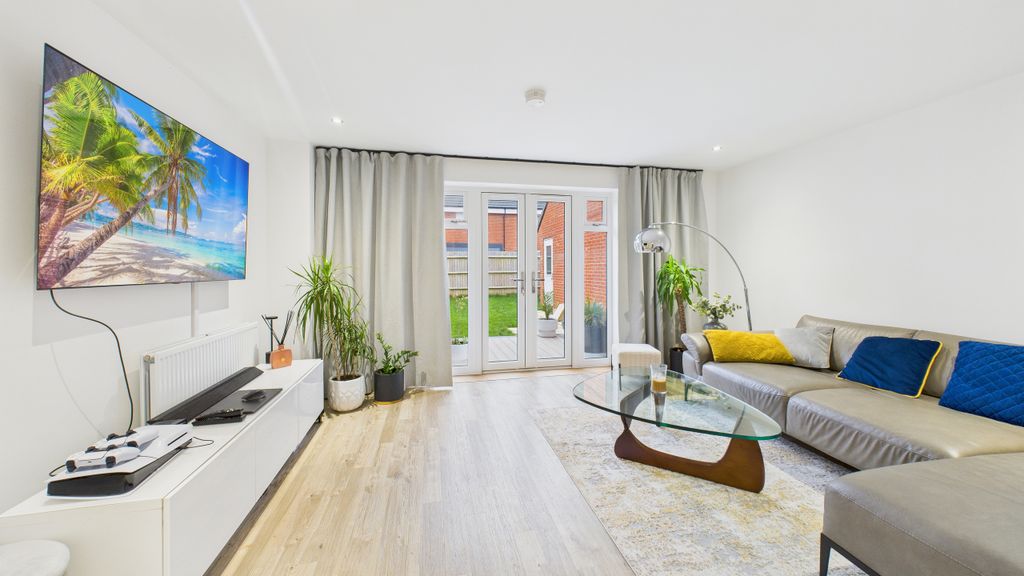 Property photo 3 of 19 Cam04968G0-Pr0085-Still001