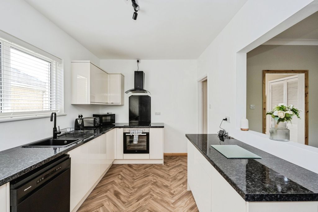 Property photo 2 of 24 Pbox-Img.Jpg