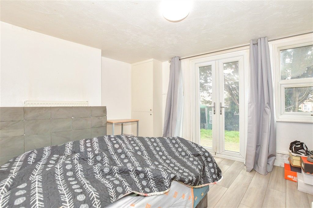 Property photo 1 of 6 Lounge/ Bedroom