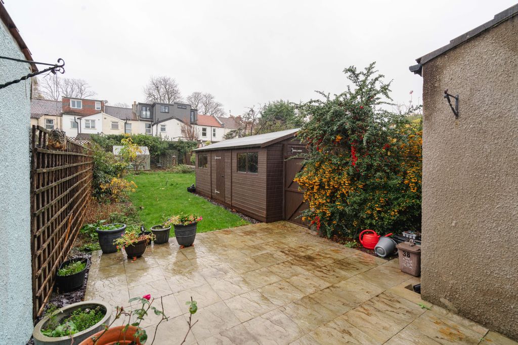 Property photo 2 of 17 14