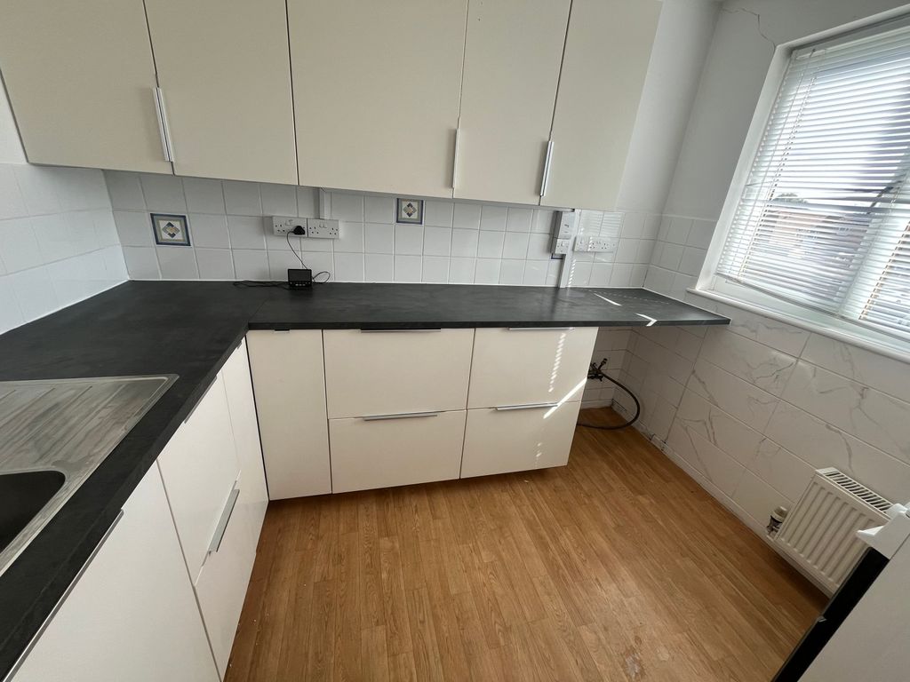 Property photo 3 of 7 Kitchen