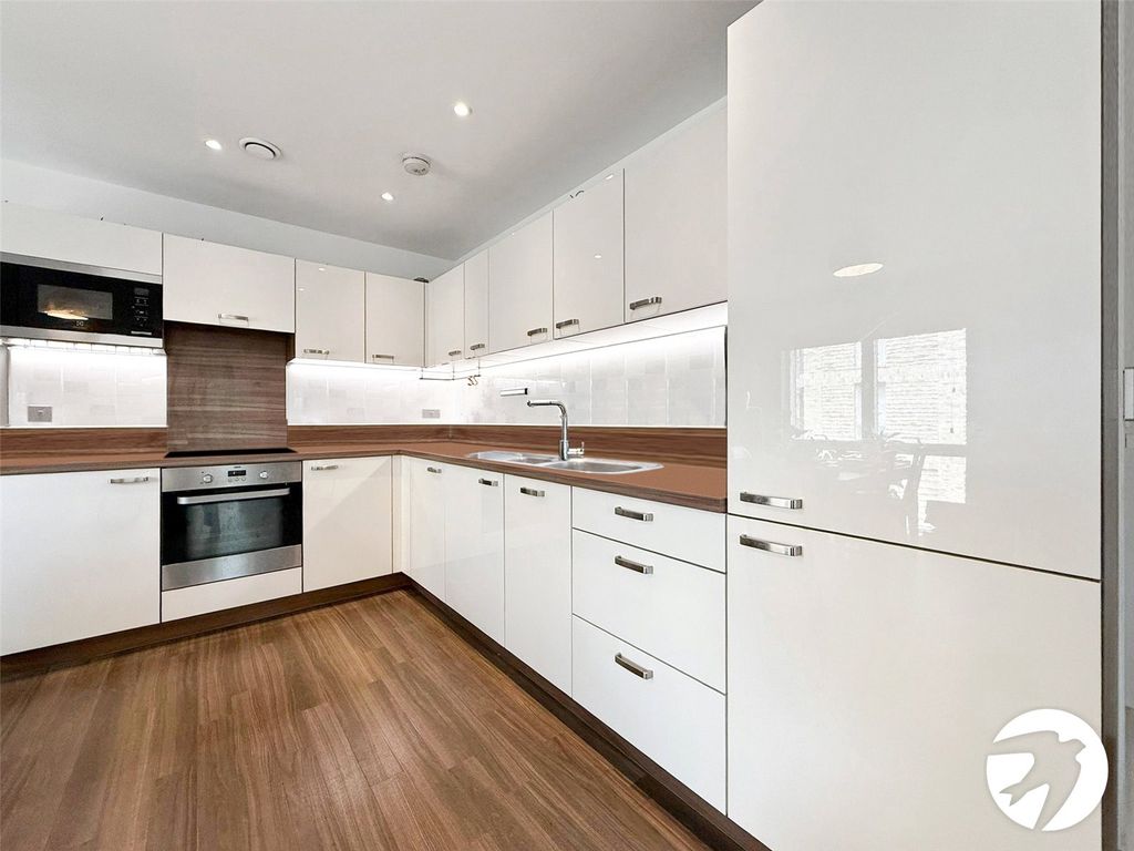 Property photo 3 of 12 Kitchen