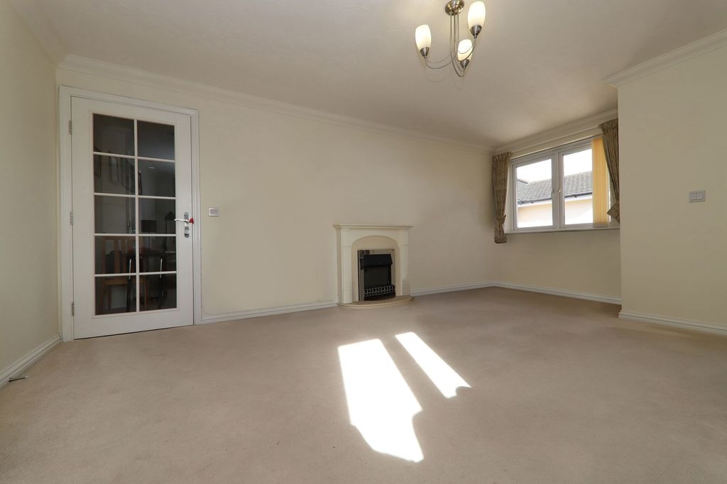 Property photo 1 of 12 Living Room