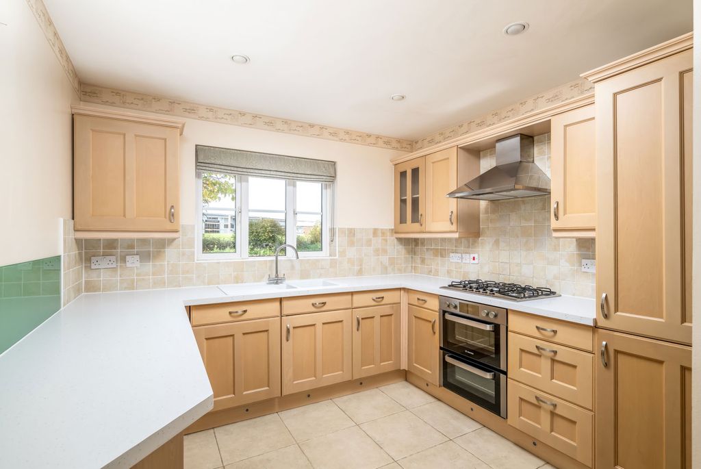 Property photo 3 of 35