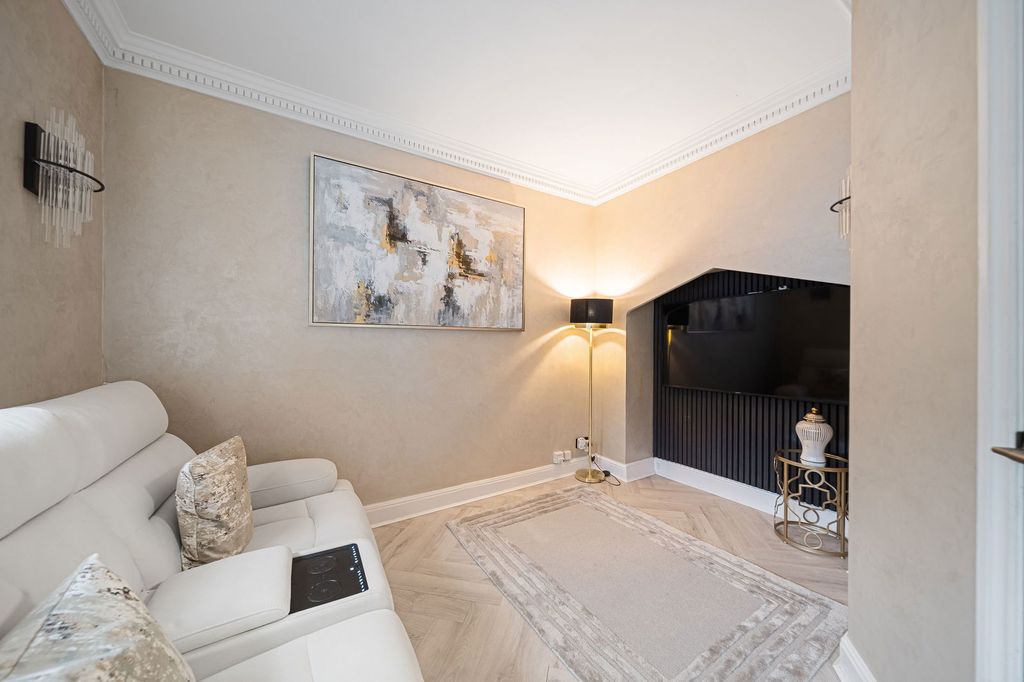 Property photo 3 of 33