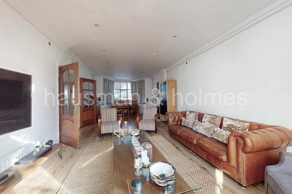 Property photo 2 of 28 W16.Jpg