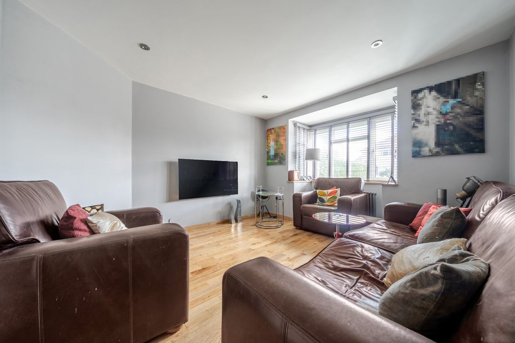 Property photo 2 of 9 Sitting Room