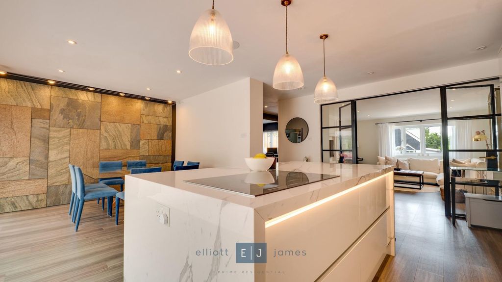 Property photo 3 of 38