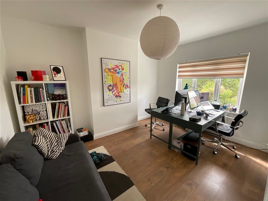 Property photo 3 of 11 Lounge