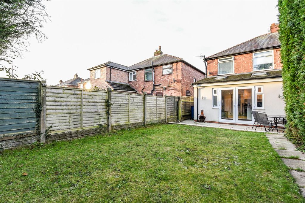 Property photo 2 of 17 Garden