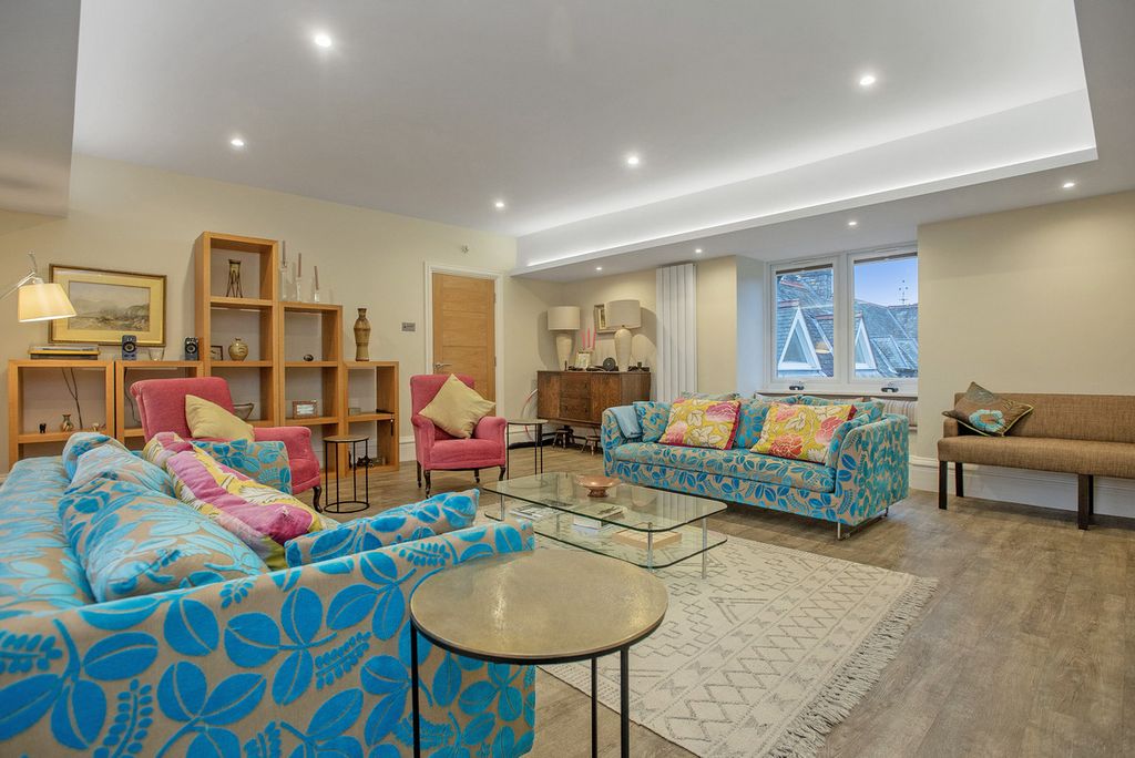 Property photo 3 of 35