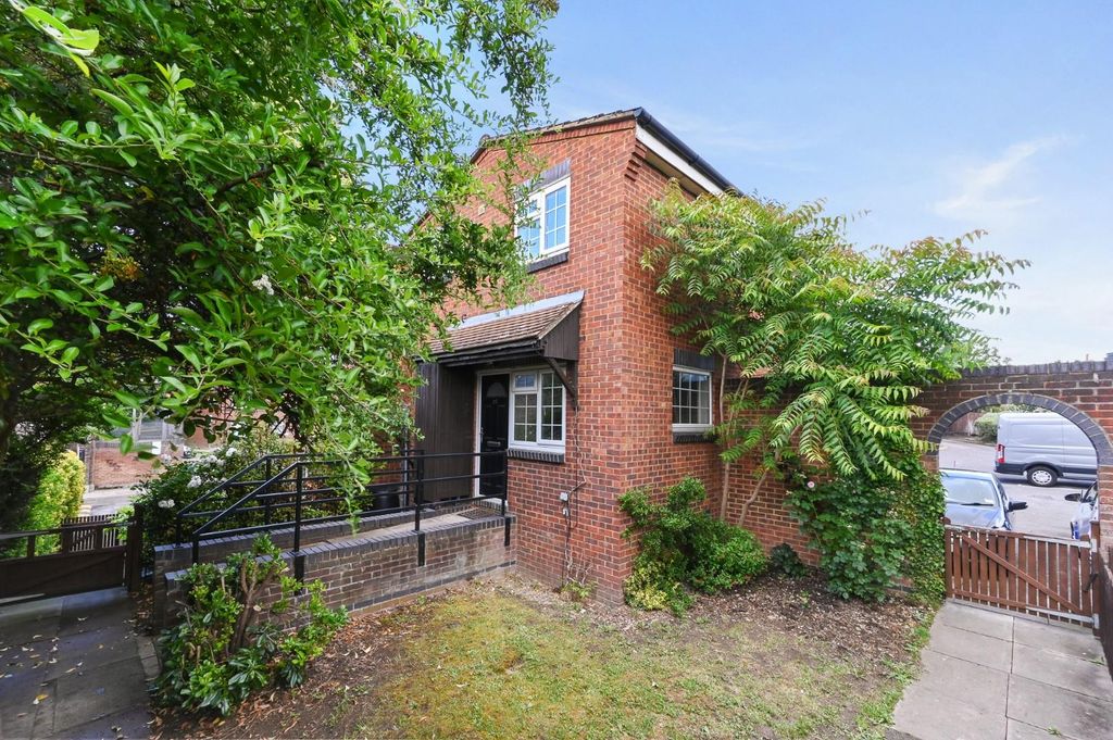 Property photo 1 of 8