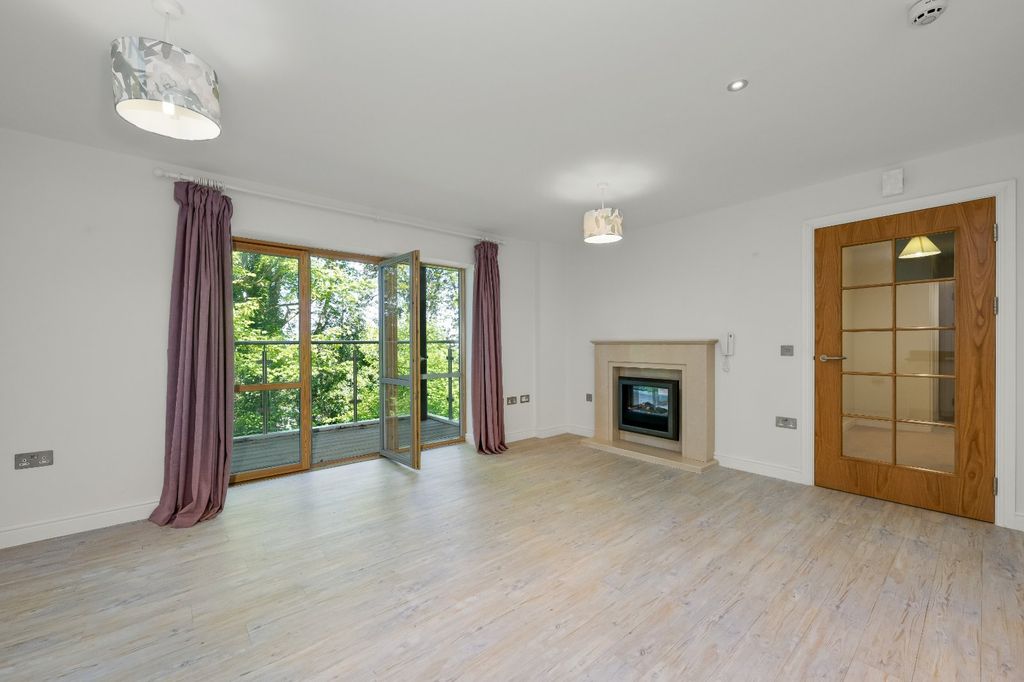 Property photo 2 of 9 Kitchen/Reception
