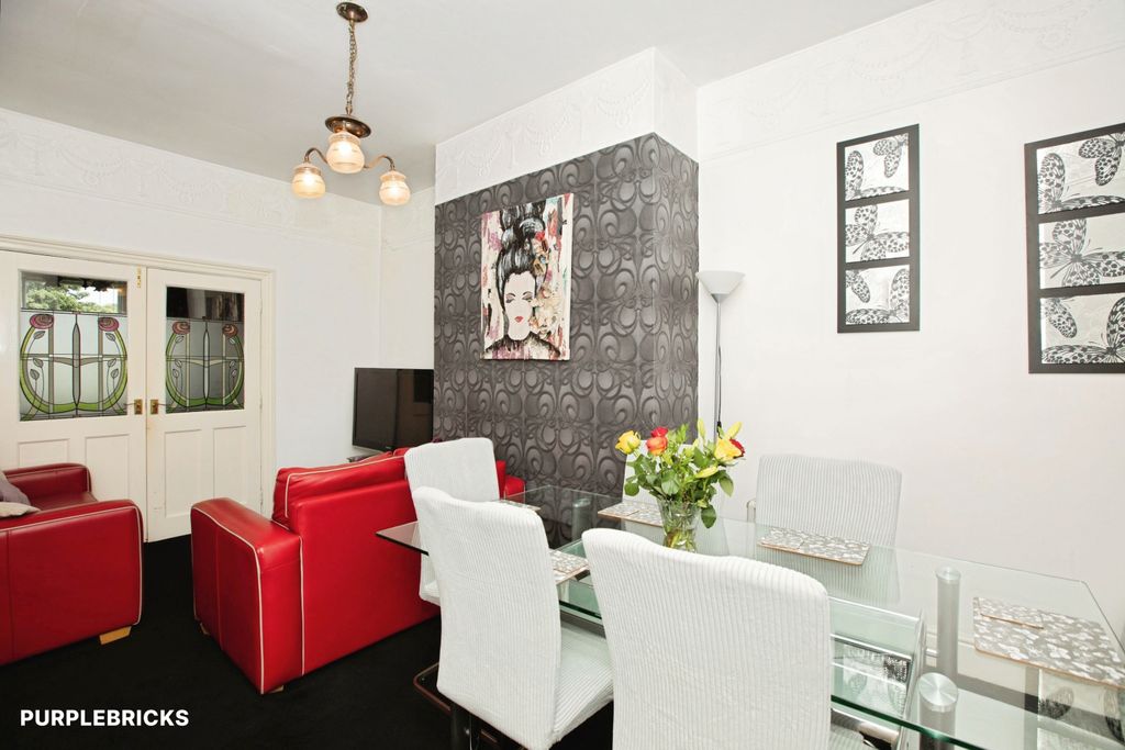 Property photo 2 of 25