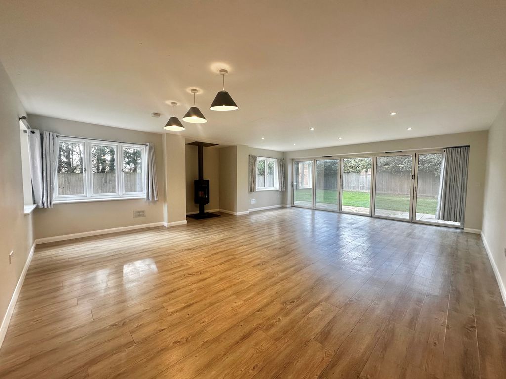 Property photo 3 of 10 Front