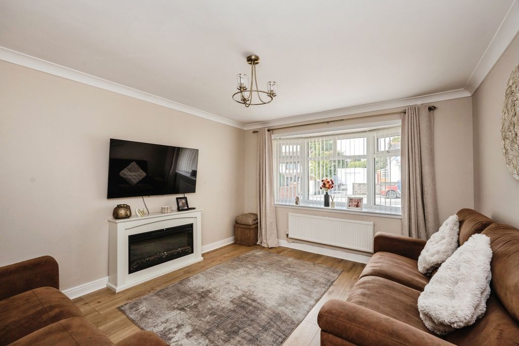 Property photo 3 of 21 Pbox-Img.Jpg