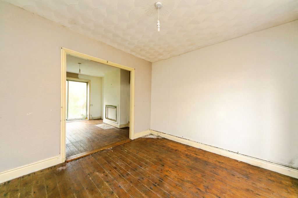 Property photo 3 of 17 Photo