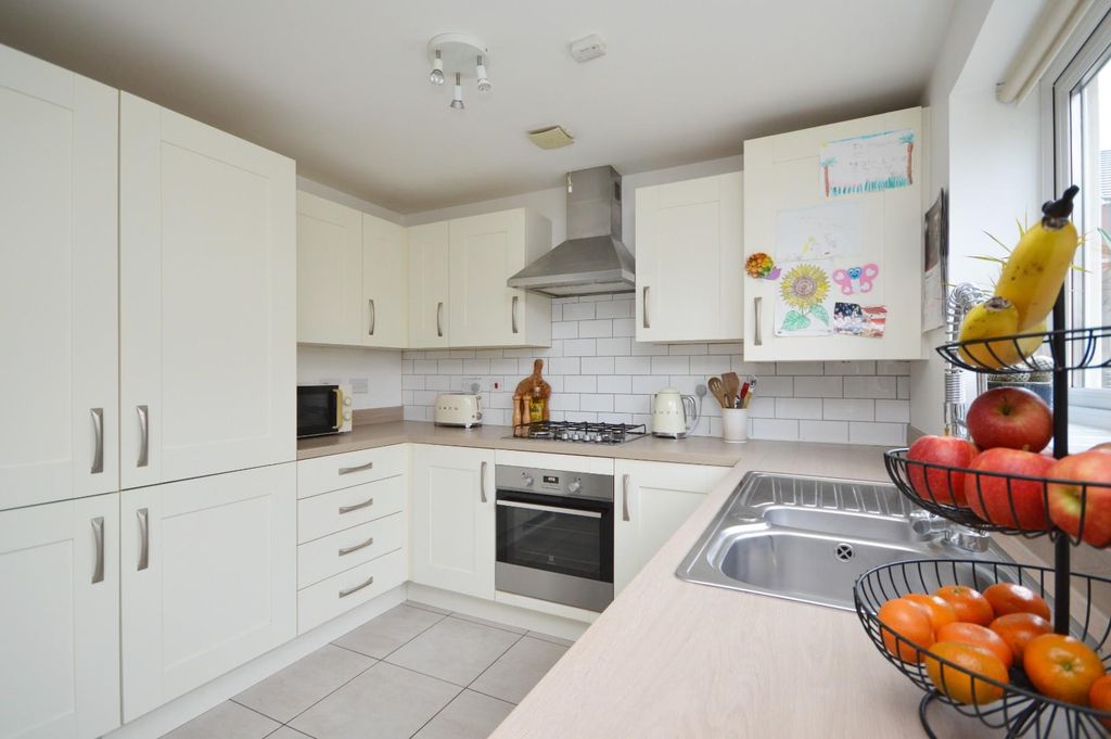 Property photo 2 of 22 Kitchen/Dining Room