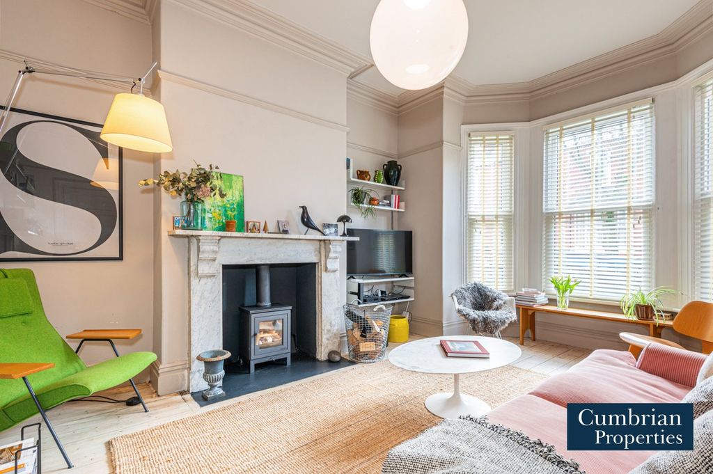 Property photo 2 of 22 Lounge