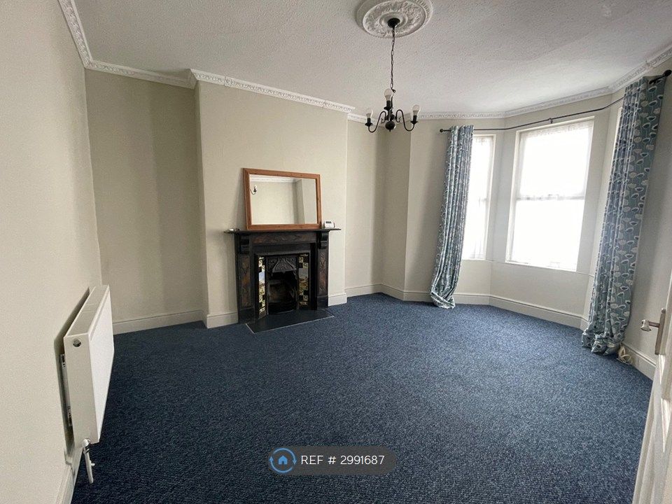 Property photo 3 of 11 Sitting Room