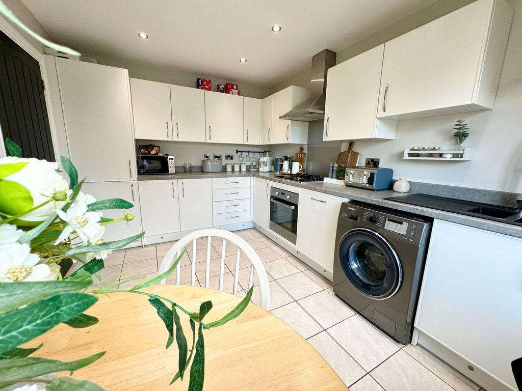 Property photo 2 of 30