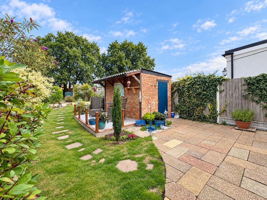 Property photo 2 of 25