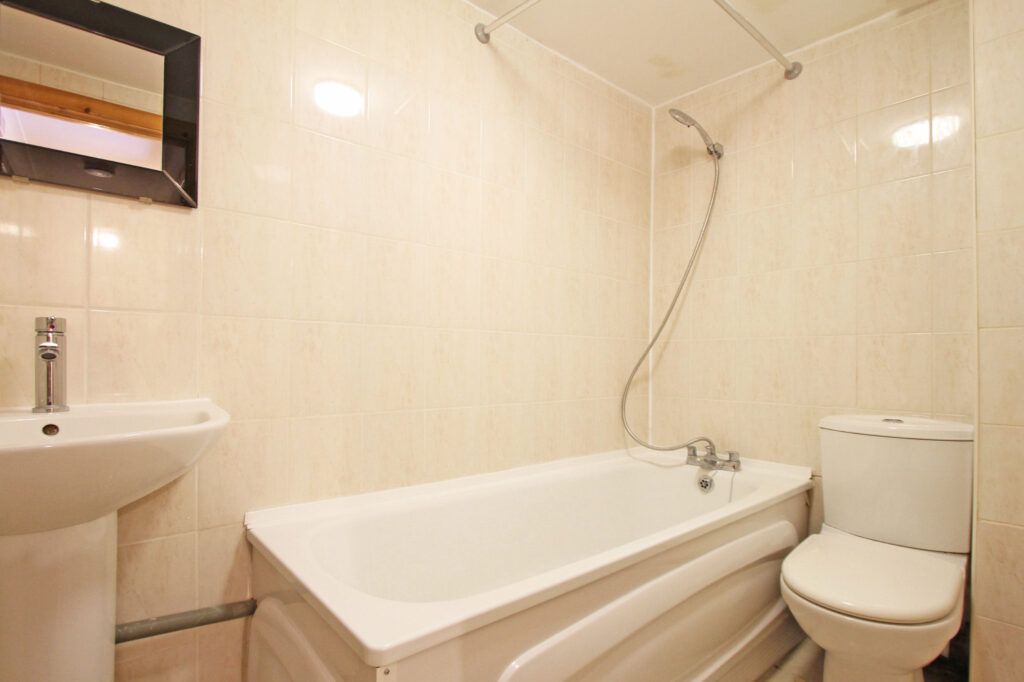 Property photo 3 of 8 399