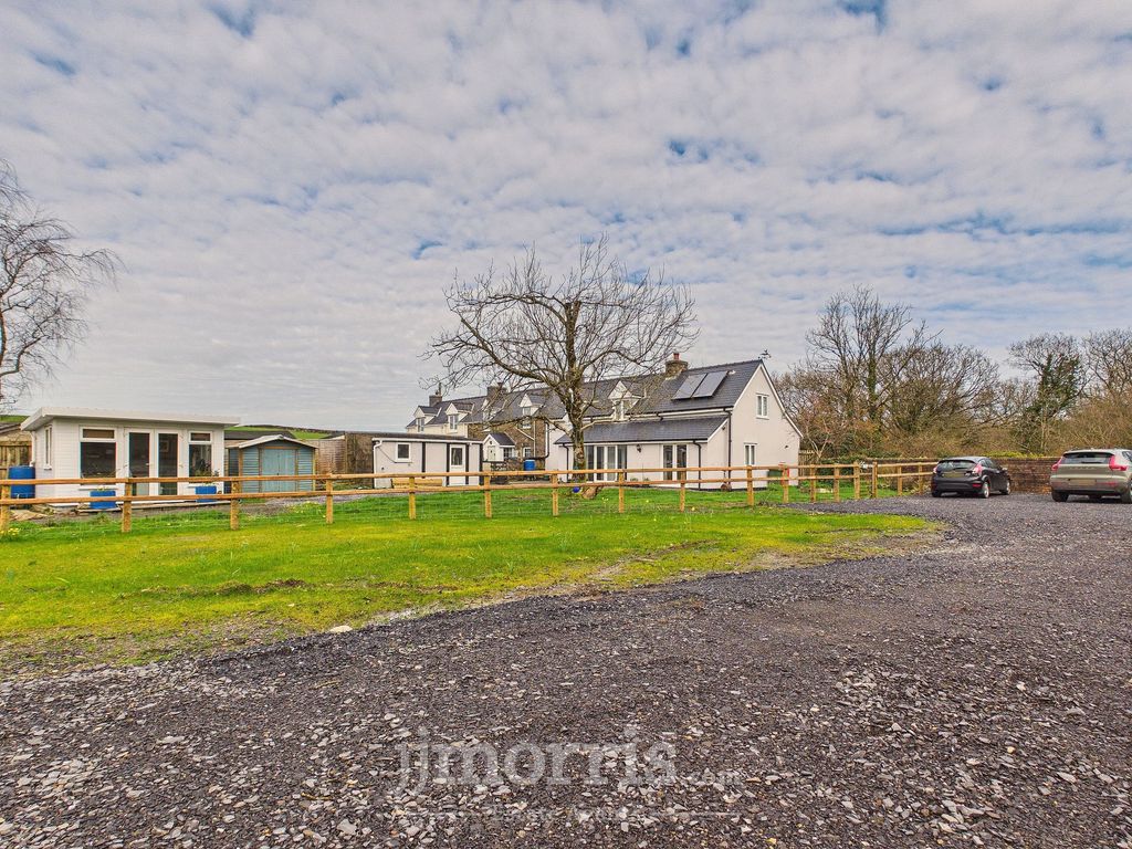 Property photo 1 of 32