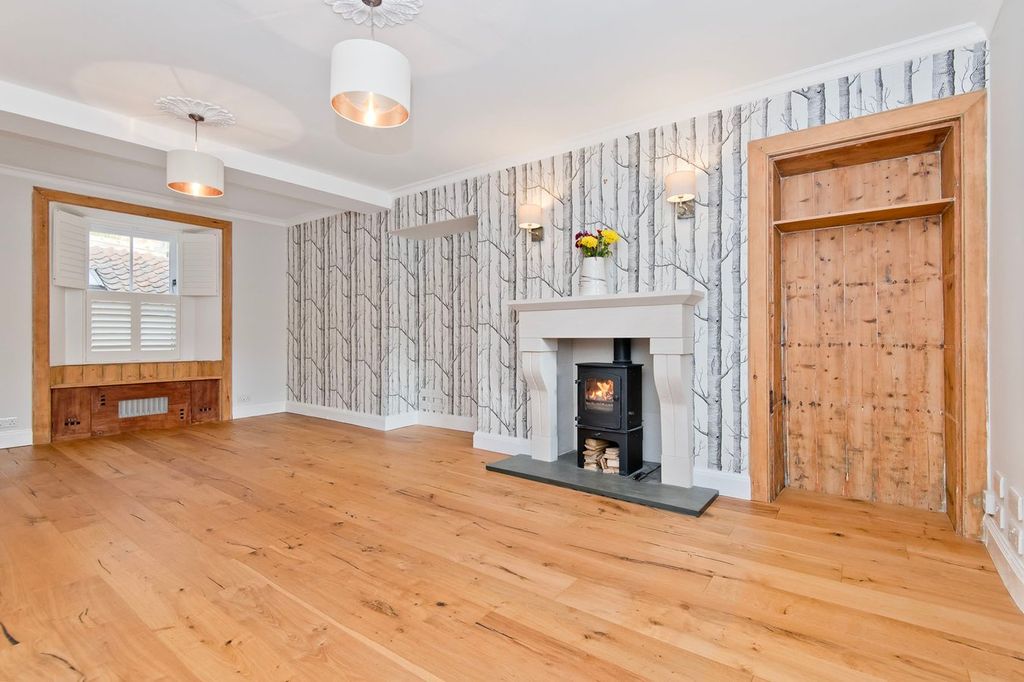 Property photo 3 of 27