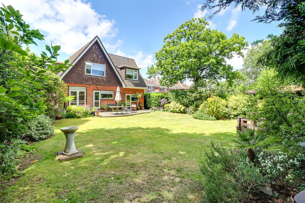 Property photo 2 of 31