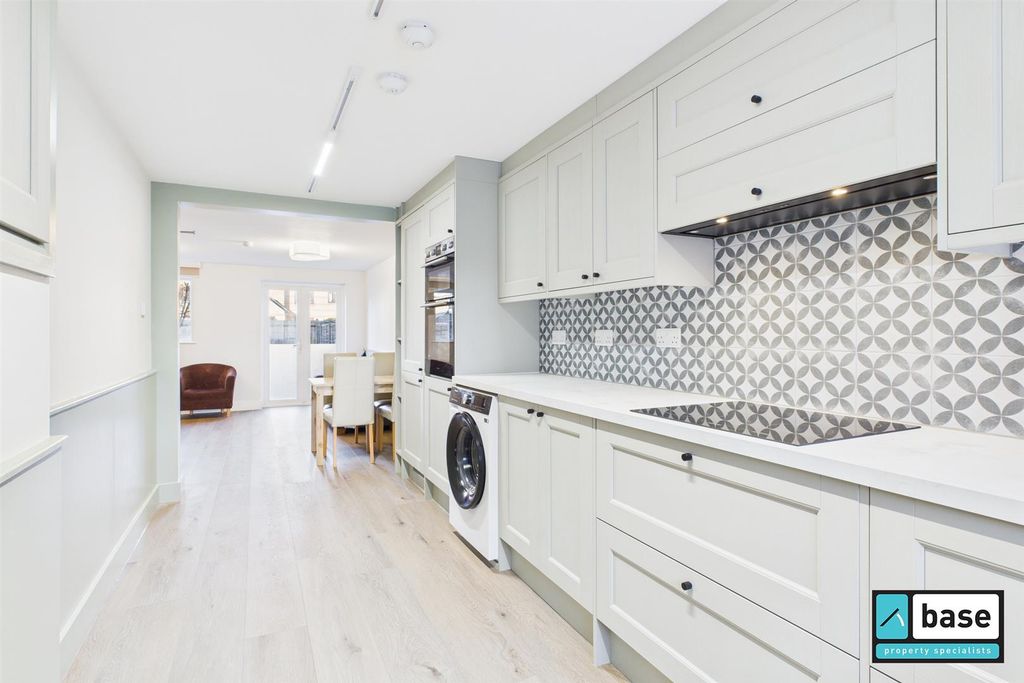 Property photo 2 of 25 Cam02985G0-Pr0082-Still011.Jpg