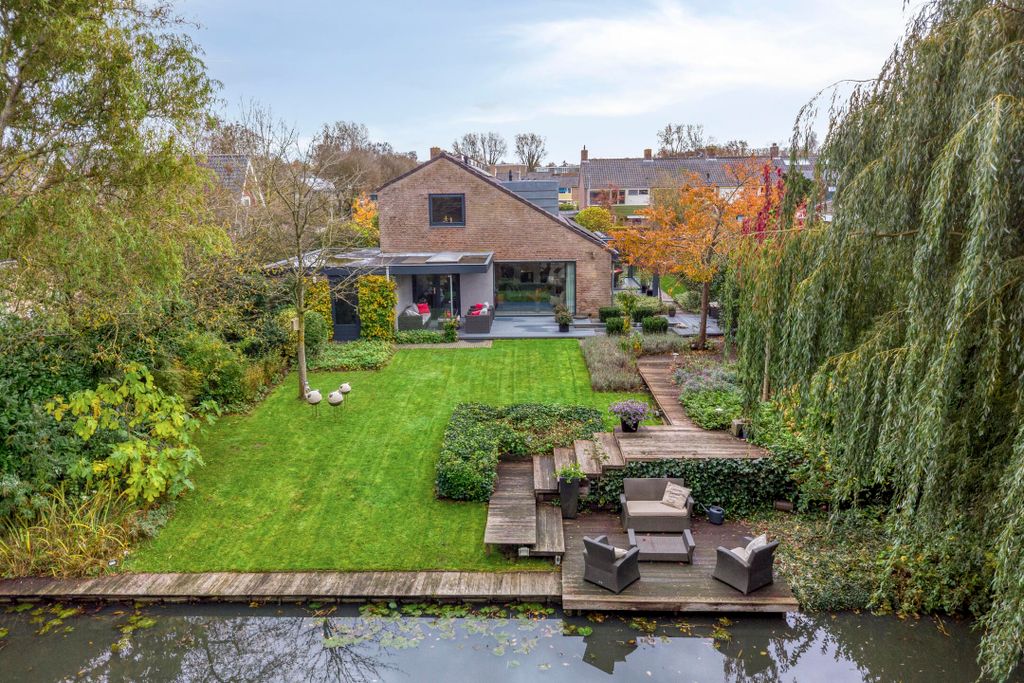 Property photo 2 of 57