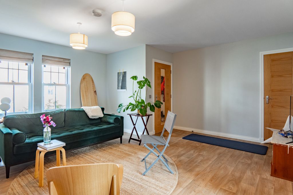 Property photo 2 of 33