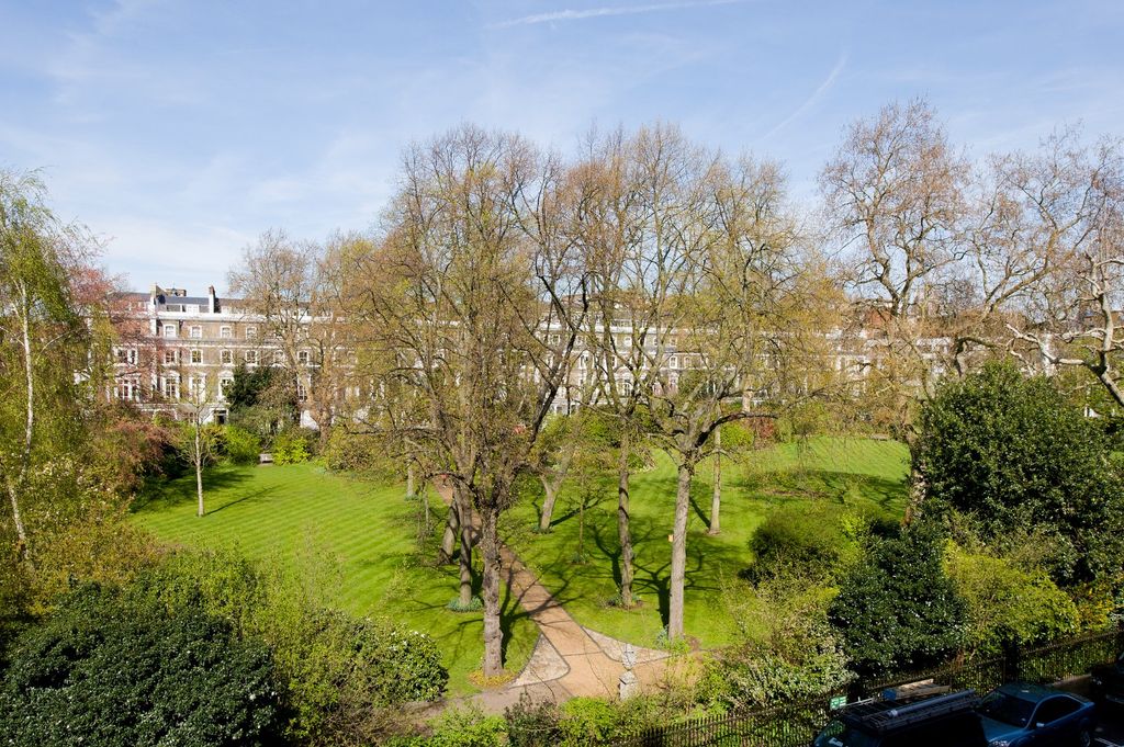 Property photo 2 of 14 Beautiful Square