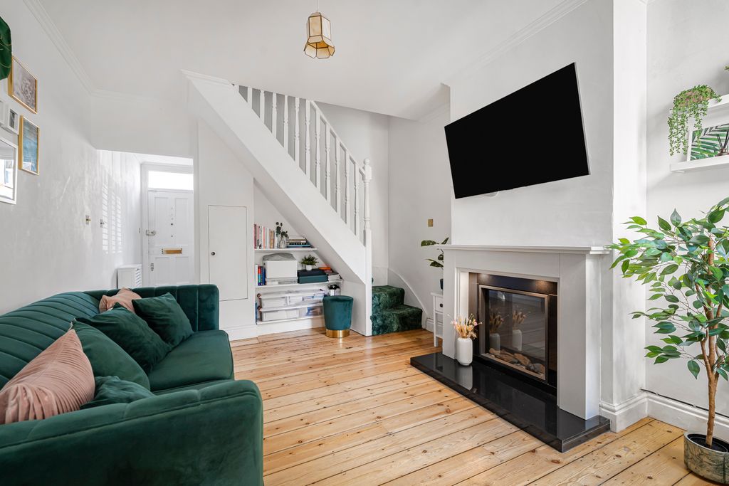 Property photo 2 of 24 958809