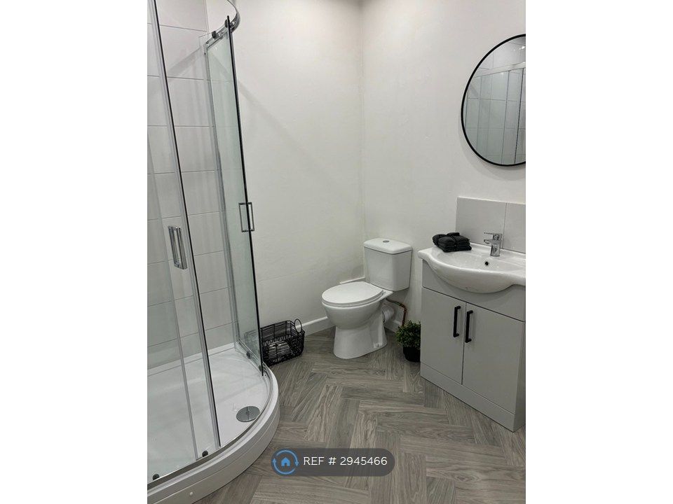 Property photo 3 of 19 Bathroom 2