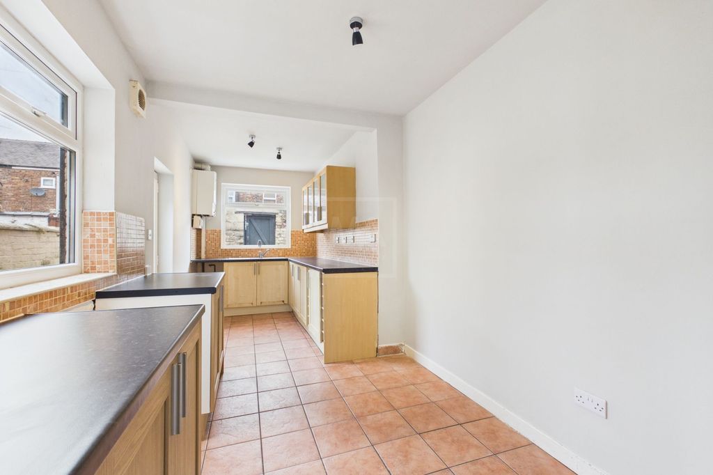 Property photo 3 of 14 Kitchen