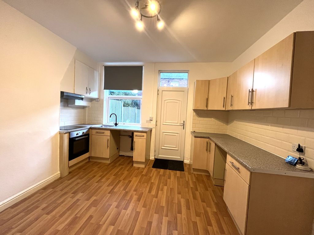 Property photo 3 of 9 Kitchen