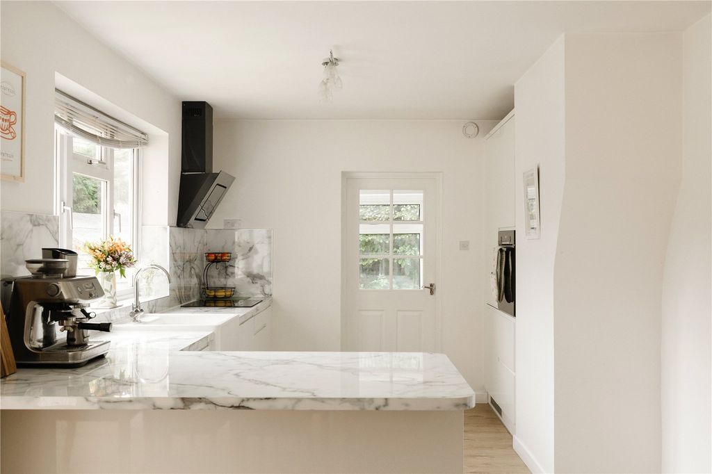 Property photo 3 of 15 Picture No. 11