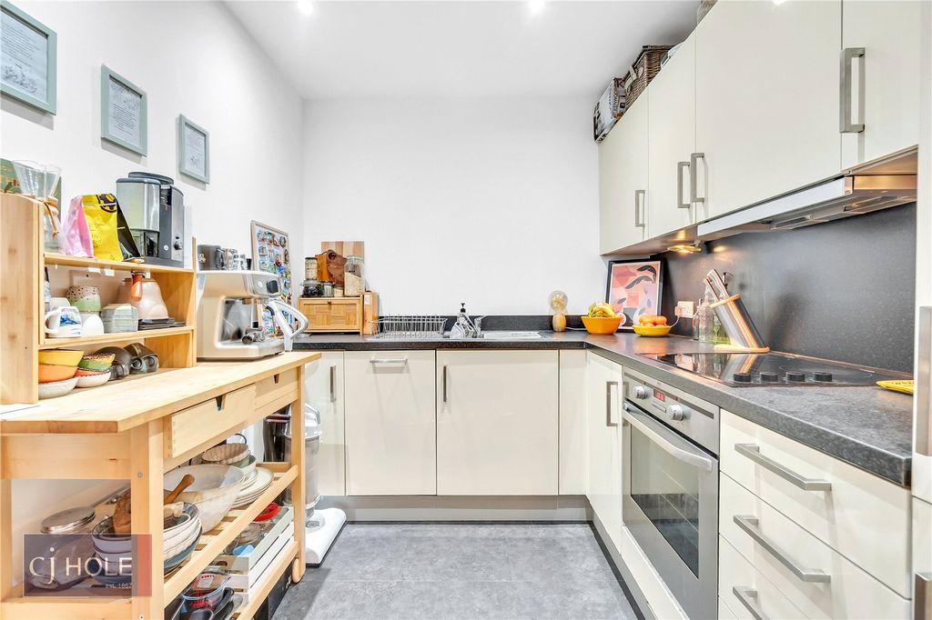 Property photo 2 of 18 Picture No. 12