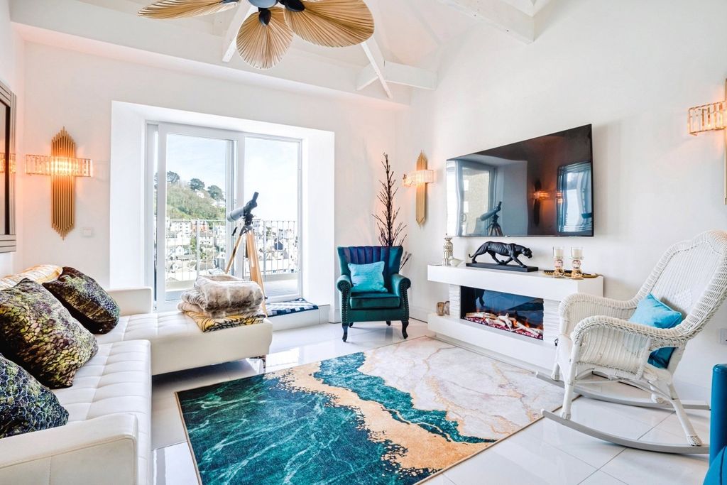 Property photo 2 of 24 Open Plan