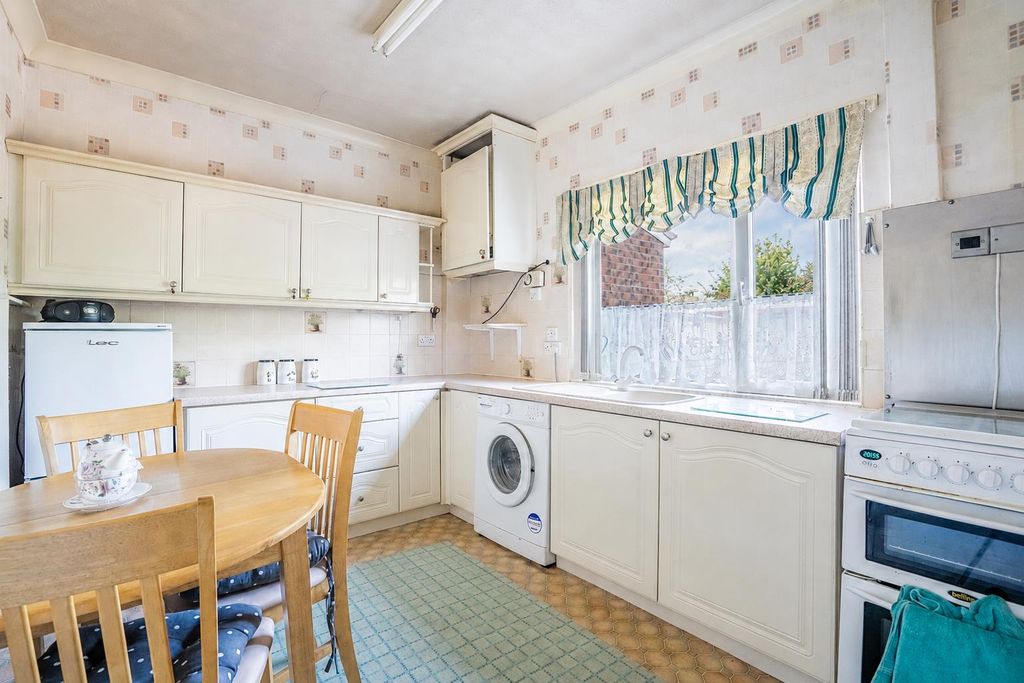 Property photo 3 of 15 Kitchen