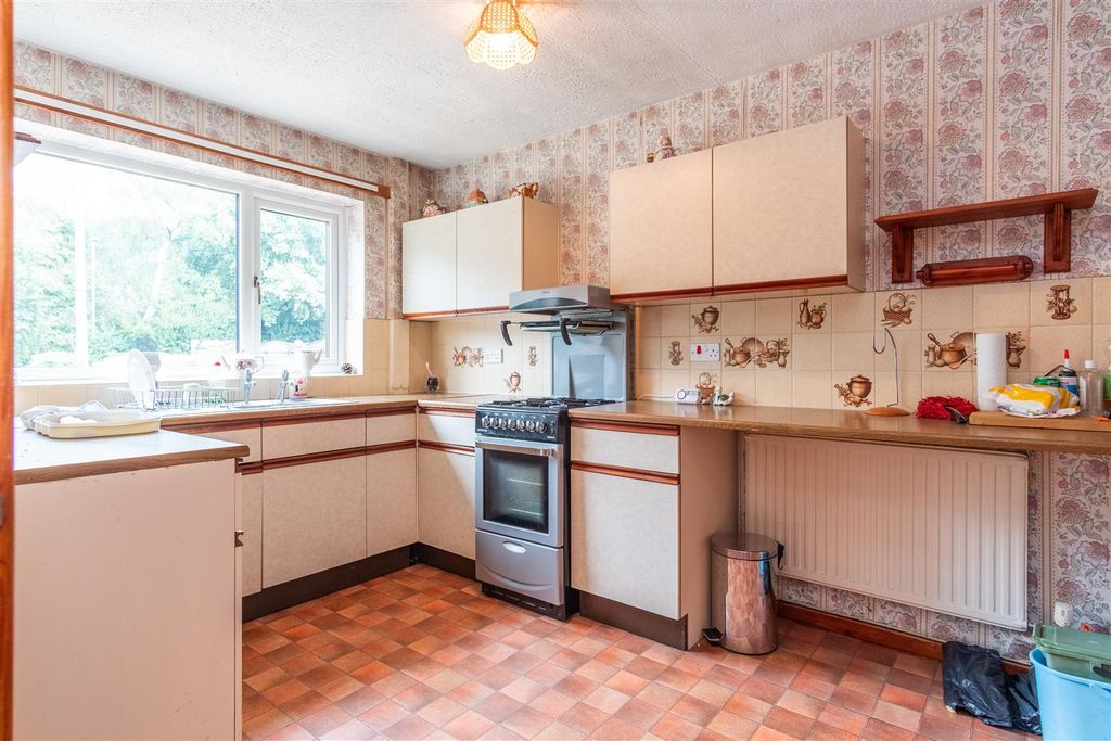 Property photo 3 of 22 Kitchen