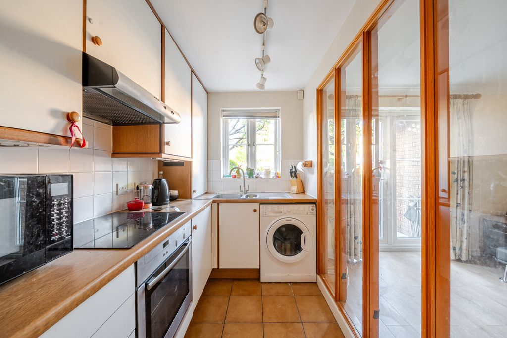 Property photo 3 of 12 Kitchen