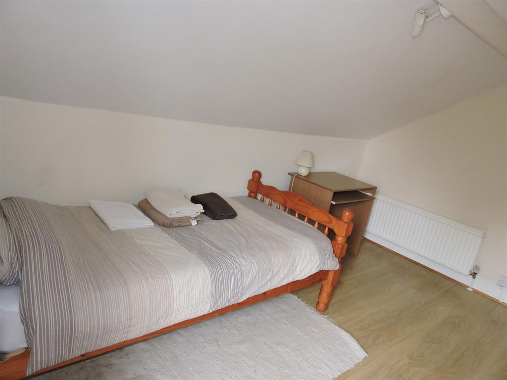 Property photo 3 of 13 Room