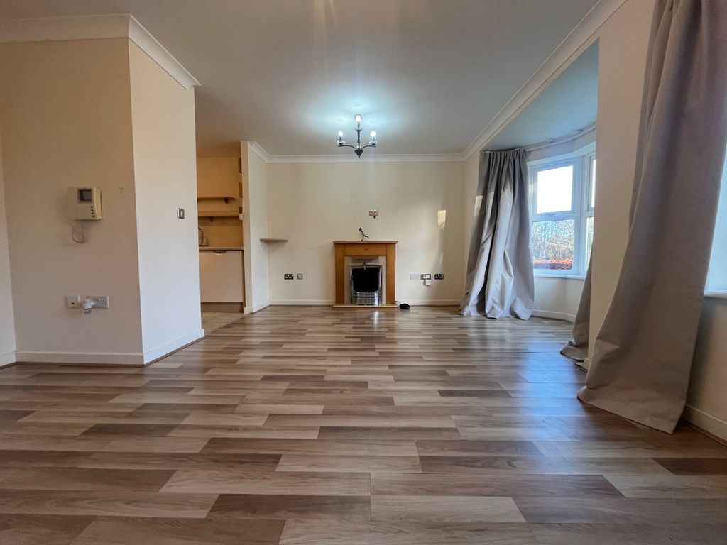 Property photo 2 of 18 Picture No. 41