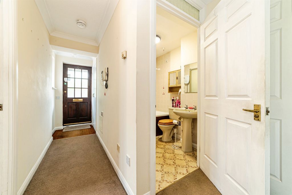 Property photo 2 of 18